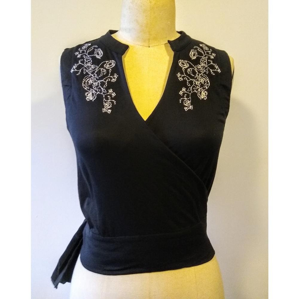 Kenneth Cole Wrap Tank Top  Black Embroidered Design Women's Size Medium